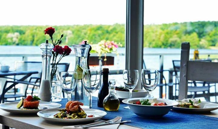 Kaskada Hotel Познань Экстерьер фото